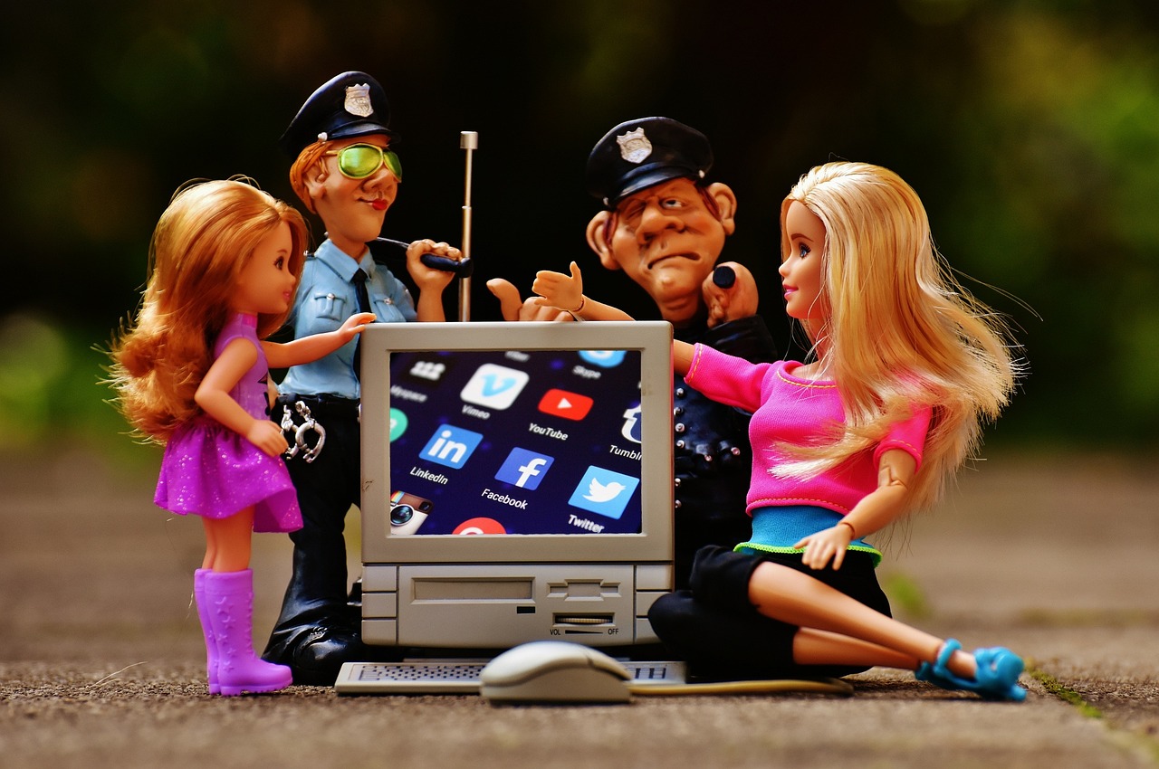 ¿Qué día se carga en cuenta los seguros sociales?
