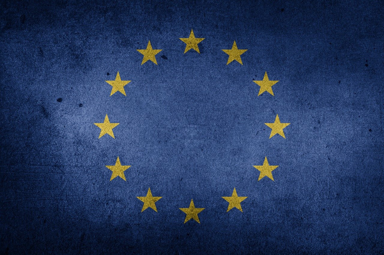 ¿Qué institución europea tiene su sede en Bruselas?